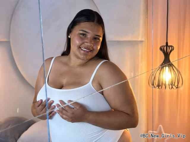 Layla-Hot cam profile