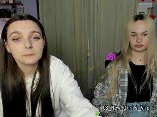 cristin-kisses live