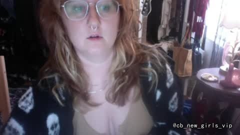 awkwardclothes cam profile