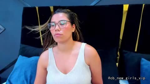 esther_xo cam profile