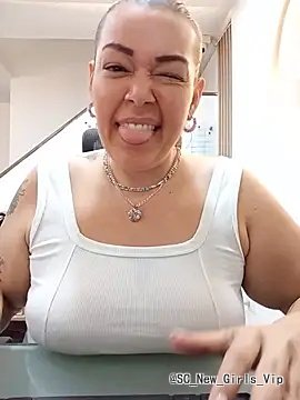 Emily_Chanel_ cam profile