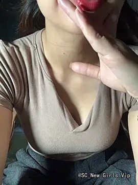 Julyy_girl cam profile