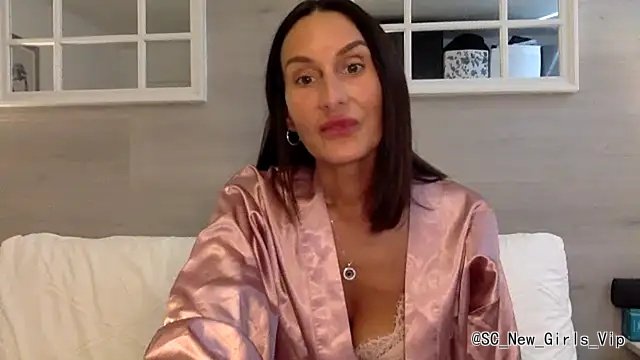 Lara_Allure cam profile