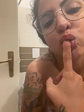 MiaFuego777 cam profile